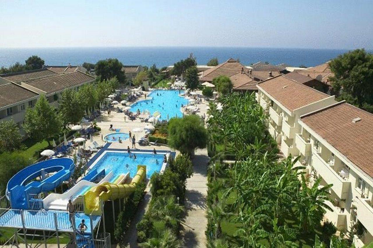 Aska Costa Holiday Club Side Exterior photo