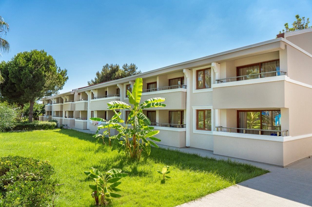 Aska Costa Holiday Club Side Exterior photo